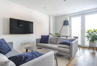 No.1 Universal House - Double Bedroom Apartment has Balcony rooms