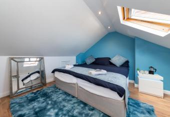 Unique Cozy Apartment in the heart of Reading allows 18 year olds to book a room