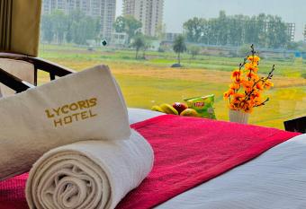  allows 18 year olds to book a room