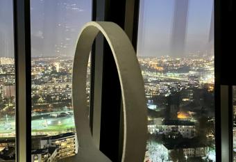 Apartament White Sky 20 Hanza Tower has rooms with a private hot tub