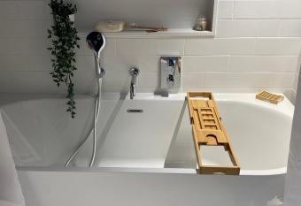 Malira has Balcony rooms