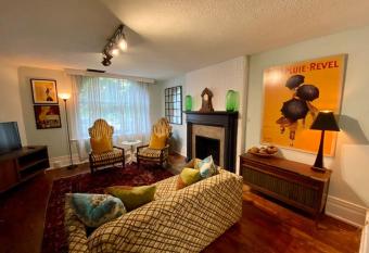 Victorian One Bedroom Apartment allows 18 year olds to book a room