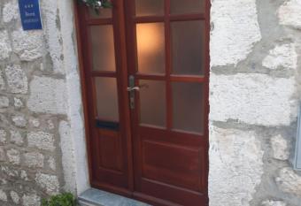 Old Town Rab double room Ivana allows 18 year olds to book a room