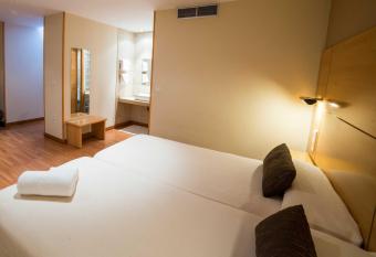 Hotel Serrano allows 18 year olds to book a room