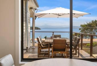 (null) allows 18 year olds to book a room