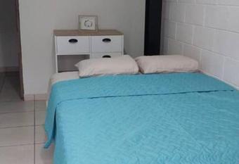 habitaci  n amueblada por el Estadio cuscatlan has Balcony rooms