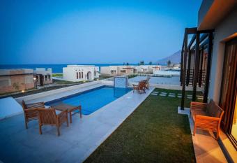 Pearl villa in sifah_ap has Balcony rooms