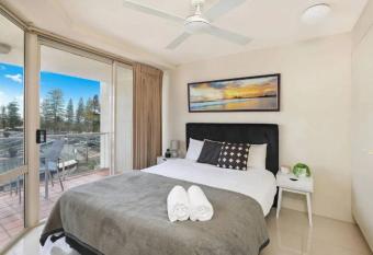 Central Mooloolaba Beach Escape has Balcony rooms