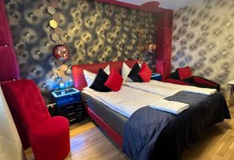 Diamanthaus deluxe 7 Koblenz has Balcony rooms