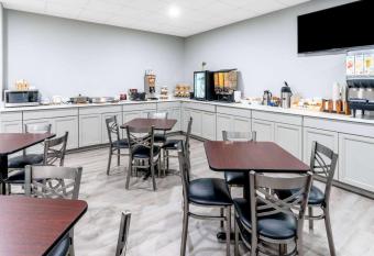 Baymont by Wyndham Carlsbad NM allows 18 year olds to book a room