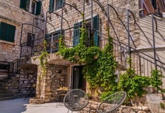 Villa Harmony has Balcony rooms