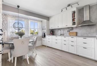 Arjuna Homestay allows 18 year olds to book a room