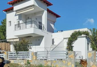 Villa Dorit allows 18 year olds to book a room