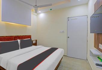 OYO Flagship 80985 Hotel Angan allows 18 year olds to book a room