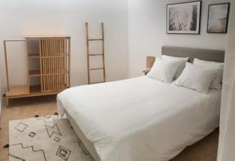 Accommodation in Sesimbra - Two Double Bedroom has Balcony rooms