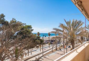 Rent Me Avenida Espa  a allows 18 year olds to book a room