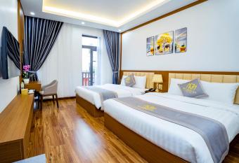 Bao Minh Sun Hotel Bai Chay allows 18 year olds to book a room