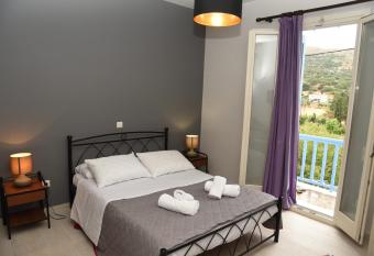 Andros Guesthouses has Balcony rooms