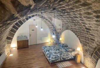 Voute C  leste Insolite has Balcony rooms