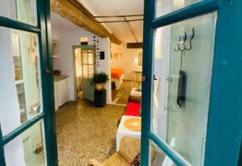 Historic Town House allows 18 year olds to book a room