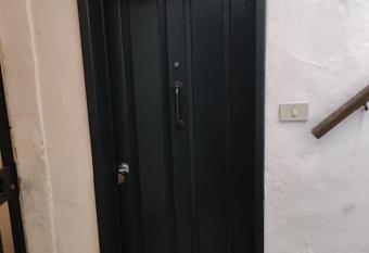 Appartamento Galgano Prato centro allows 18 year olds to book a room