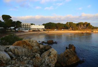 Hostal Spa Emp  ries has Balcony rooms