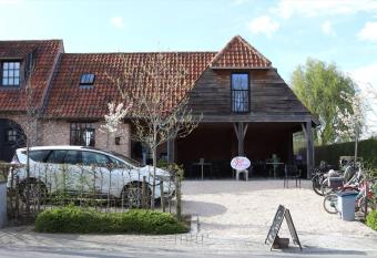 Het mezennest allows 18 year olds to book a room