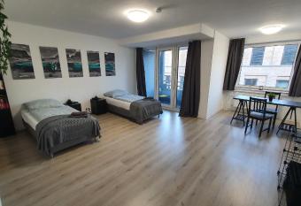 Apartment in Hannover Mitte - direkt im Stadtzentrum has Balcony rooms