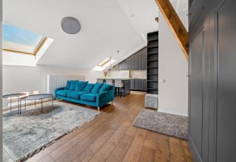 Cozy Old Town apartment allows 18 year olds to book a room