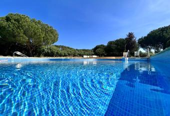 Alvor Secret With Pool by Homing allows 18 year olds to book a room