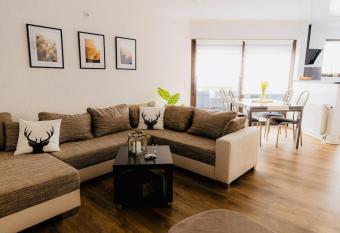 Wohnung Hirschh  he im Taunus allows 18 year olds to book a room