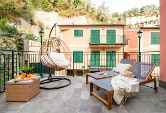 Olives Bay Terrace in Portofino allows 18 year olds to book a room