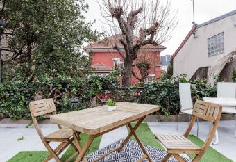 Beautiful 20m bright and very quiet has Balcony rooms