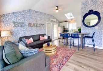 300 steps to ocean! Lux Cottage has Balcony rooms