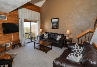 Seven Springs Sunridge 1 Bedroom Loft Standard Condo, Ski In Ski Out! condo has Balcony rooms