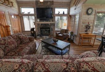 Seven Springs Sunridge 3 Bedrooms Premium Condo, Pet Friendly! condo has Balcony rooms