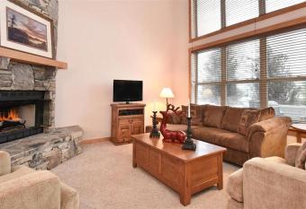 Seven Springs Woodridge 3 Bedroom Premium Condo, Sleeps 7! condo has Balcony rooms