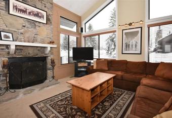 Seven Springs Sunridge 3 Bedroom Premium Condo with Loft and Private Deck townhouse has Balcony rooms