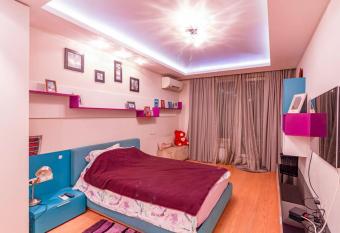 Spacious Lovely 3-Bed Apartment with big balcony has Smoking rooms