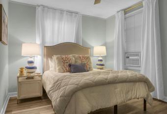 Island Palm has Balcony rooms