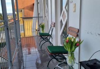 s Reindl allows 18 year olds to book a room