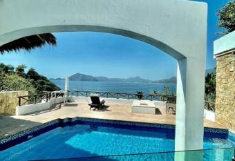 Luxurious residence with sea view allows 18 year olds to book a room