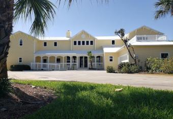 Renovated Spacious Beach House-Steps from the Beach! has Balcony rooms