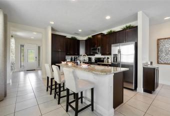 7594 Oasis Villa- Perfect Getaway for large groups has rooms with a private hot tub