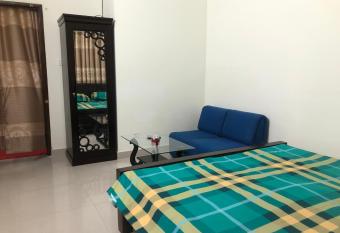 Full Furnished bedroom (Western Side) allows 18 year olds to book a room