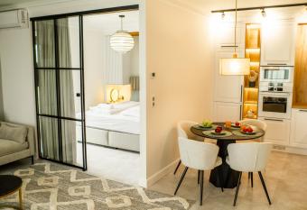 Panorama Deluxe Apartments - pool & free parking has Balcony rooms