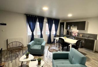 G  tes    la perle bleue    &    le coin cosy    has Balcony rooms