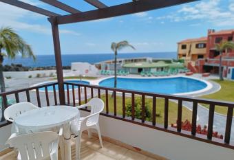 LAGO AZUL 57 has Balcony rooms