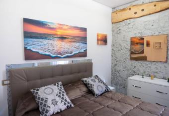 meravigliosa casa bianca allows 18 year olds to book a room