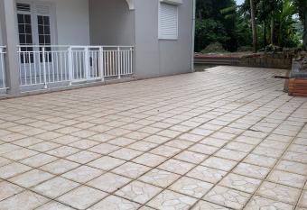 StephAppart allows 18 year olds to book a room